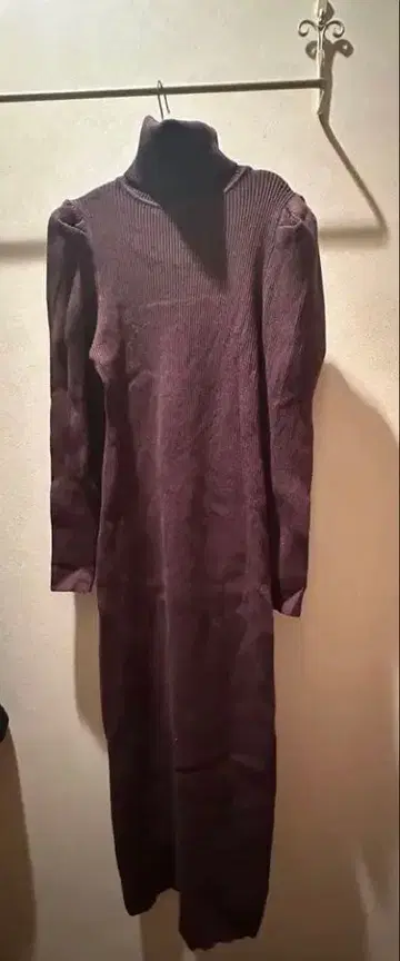 다크 브라운 터틀넥 롱 니트 원피스