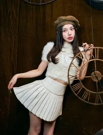 커브 라인 플리츠 미니 스커트