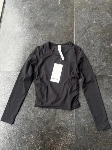 Lululemon 블랙 긴팔 상의 사이즈 4/XS