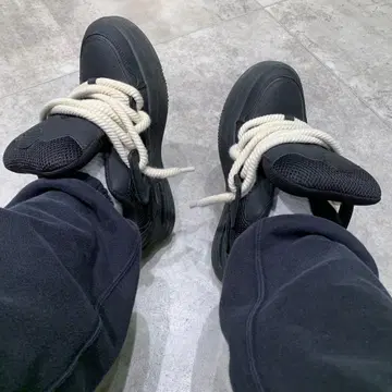 블랙 가죽 하이탑 스니커즈