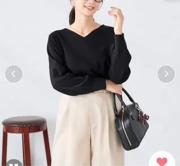 [ 새상품 ] a.v.v V넥 미라쿠루 퍼프 슬리브 니트