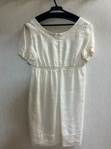 캘빈클라인 아이보리 반팔 무릎 기장 원피스