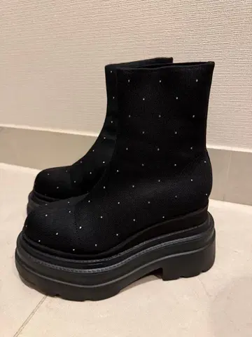 DIANA 큐빅 장식 통굽 숏부츠