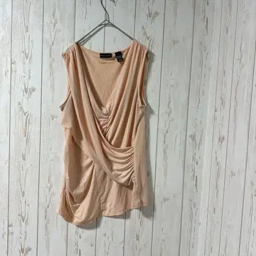 NEW YORK & COMPANY 베이지 슬리브리스 상의