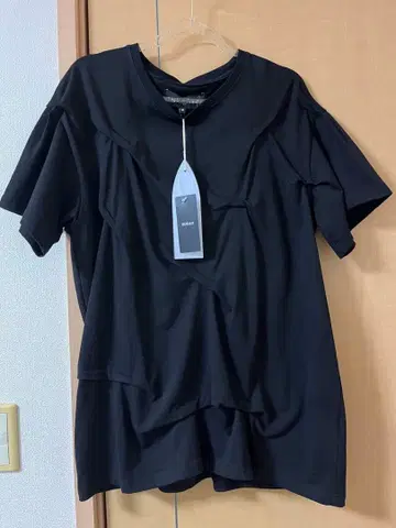 WHO DECIDES WAR GATHERED SHORT SLEEVE M