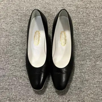 새상품급 긴자 요시노야 펌프스 23.5cm