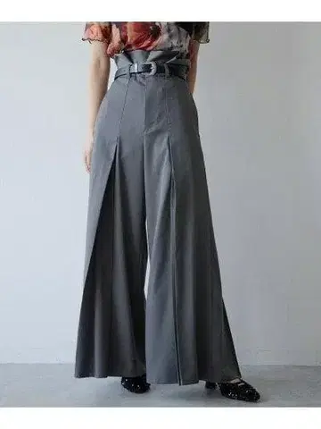 택 포함 미사용품 HARE 턱 플리츠 와이드 팬츠 그레이