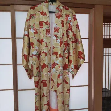 코몬 오렌지와 옐로우 컬러의 꽃무늬 기모노 미사용