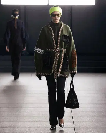 mame 마메 쿠로고우치 코드 자수 버킷 백 22fw