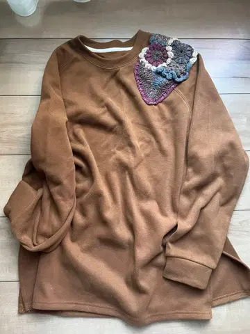 브라운 긴팔 맨투맨 상의 크로셰 뜨개질