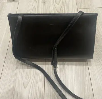 YAHKI 블랙 가죽 숄더백