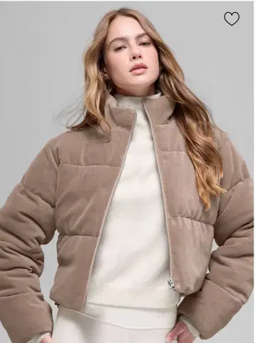 ALO Yoga 애로우 다운 코듀로이 숏 기장 미사용품