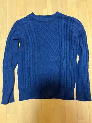 1PIU1UGUALE3 네이비 케이블 니트 스웨터