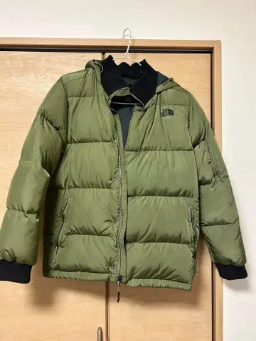 THE NORTH FACE 올리브 그린 다운 자켓