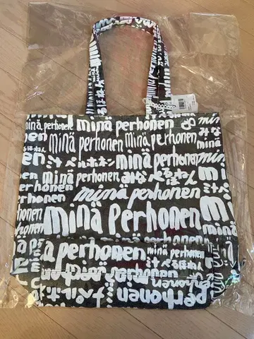 [ 새상품 ] 미나 페르호넨 데님 원단 토트백 블랙/화이트