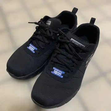 Skechers 메모리폼 블랙 스니커즈