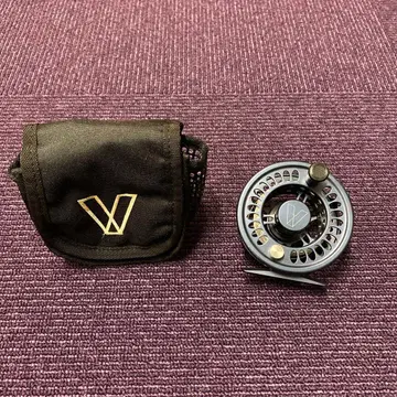 초레어 VARIVAS 플라이 릴 새상품급 중고