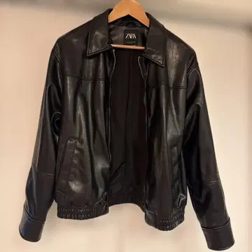 ZARA 블랙 가죽 자켓 M 사이즈