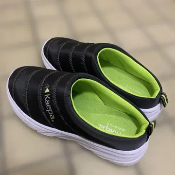 Kaeppa 블랙/그린 사보 클로그 샌들