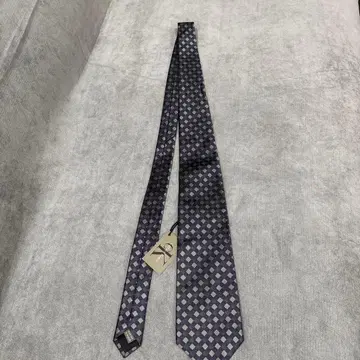 Calvin Klein (캘빈 클라인)의 실크 넥타이