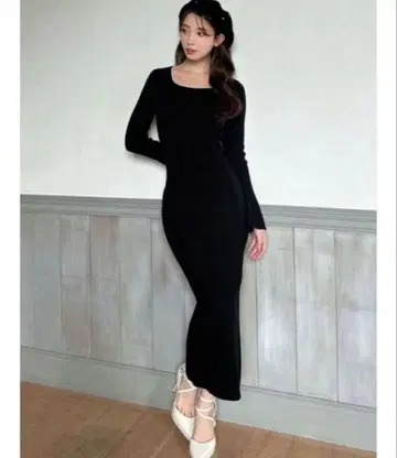 RESEXXY 데콜테 펄 니트 원피스