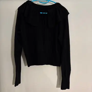 Ray BEAMS 블랙 프릴 넥 니트