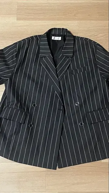 블랙 스트라이프 테일러드 자켓 & 와이드 팬츠