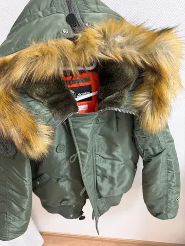 올리브 그린 MA-1 자켓 퍼 포함