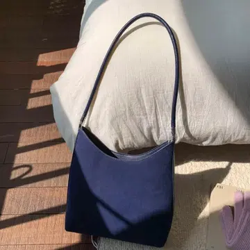 네이비 숄더백