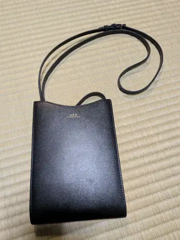 A.P.C. 블랙 가죽 숄더백