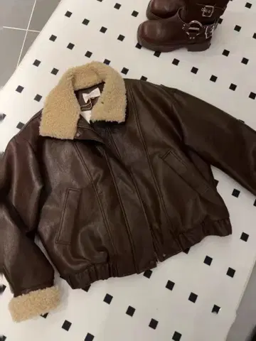 브라운 가죽 아우터 보아 안감 부착
