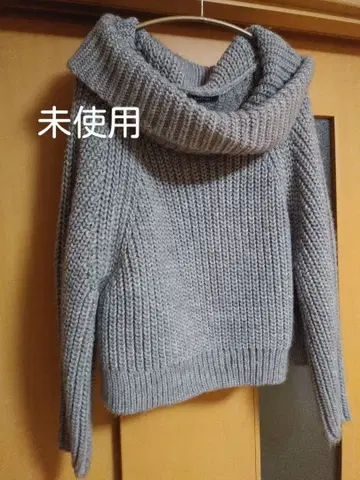 [ 미사용 ] 맥피 오프숄더 니트