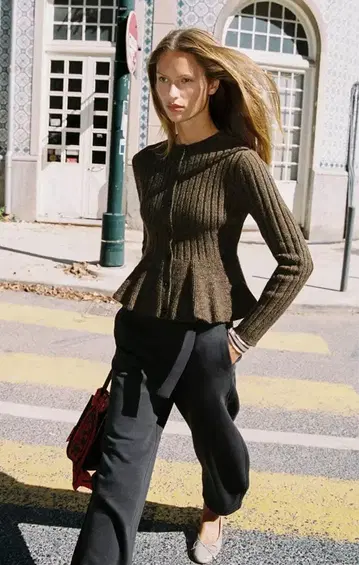 리브 올리브 그린 니트