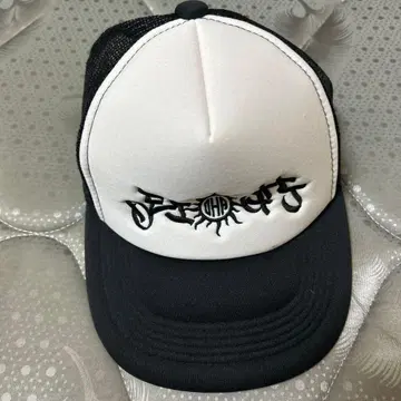 그래피티 로고 트래커 캡