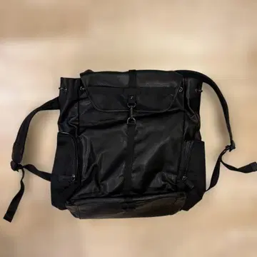 ZARA 새상품급 합성 피혁 블랙 백팩