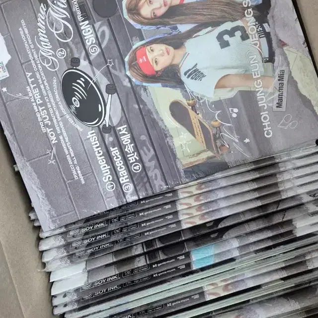 이즈나 미니2집 NOT JUST pretty 포스터북 미개봉 앨범