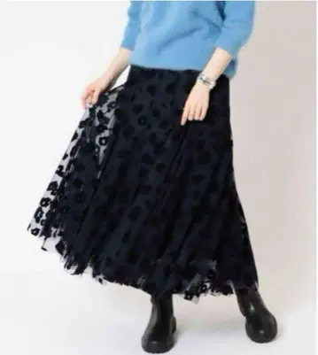 블랙 플라워 무늬 튤 플레어 스커트