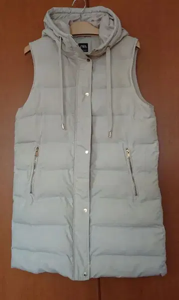ZARA 베이지 후드 부착 다운 베스트