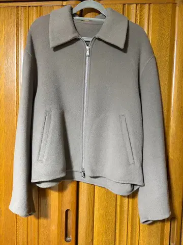 emmi 로얄 지롱 숏코트