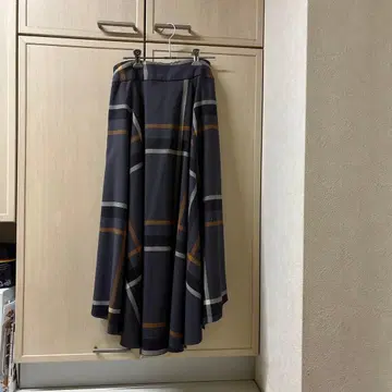 체크 무늬 페어 스커트