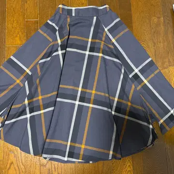 체크 무늬 페어 스커트