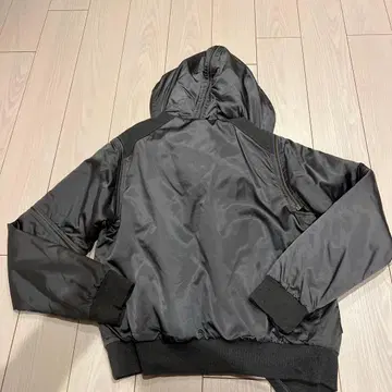블랙 후드 부착 나일론 자켓