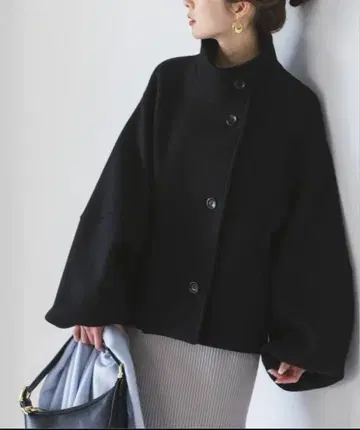 [ 새상품급 ] NOBLE 멜톤 퍼프 슬리브 숏코트 블랙