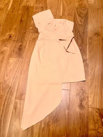 비대칭 베이지 슬리브리스 원피스