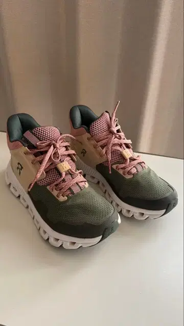 On cloud surfer 스니커즈 22.5cm