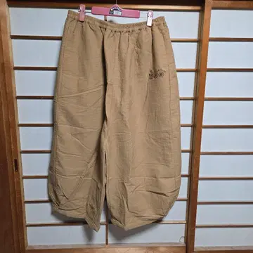 베이지 와이드 팬츠 꽃 자수