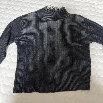 스트라이프 터틀넥 스웨터 긴팔