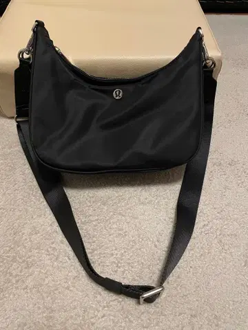 룰루레몬 lululemon 조절 가능한 미니 숄더백