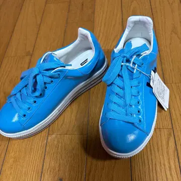 새상품 t.h.2 파란색 레이스업 스니커즈 하자 있음