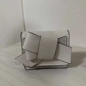 FRAY.I.D 리본 포함 화이트 숄더백